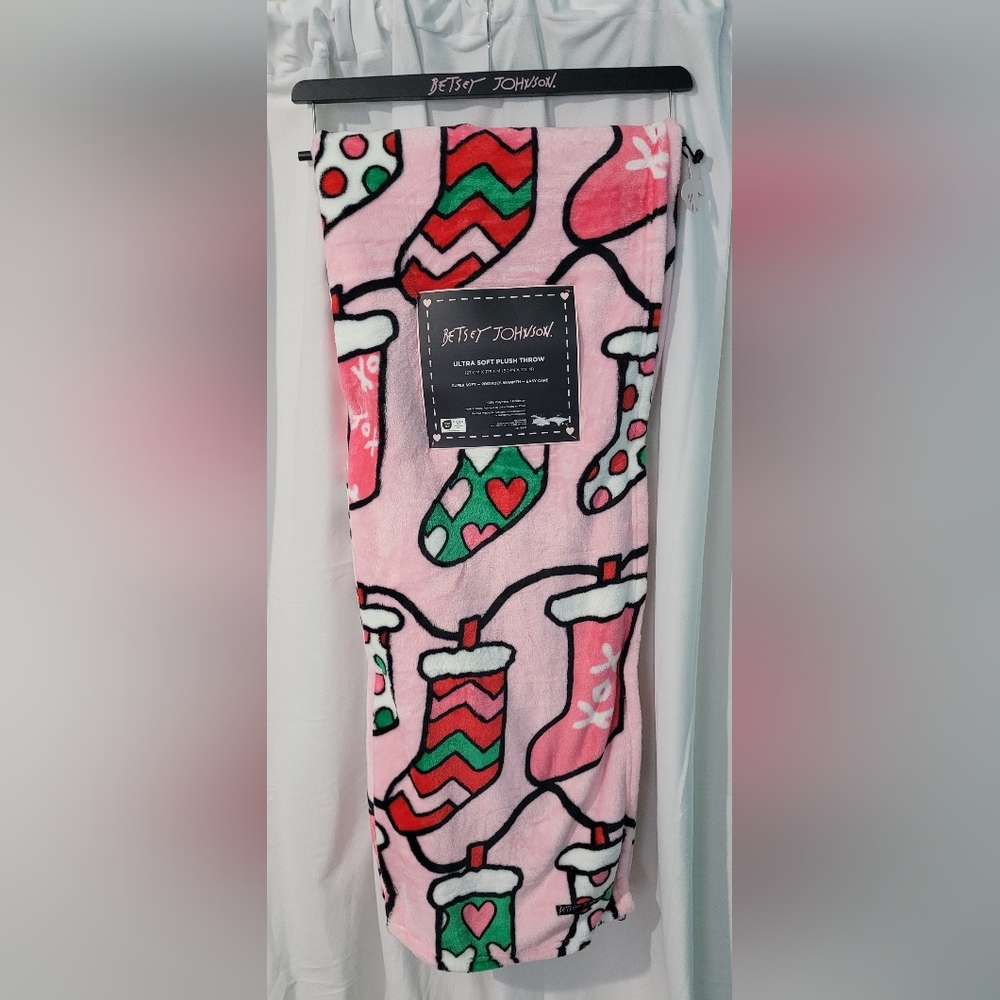 🎄Betsey Johnson Christmas Plush Throw